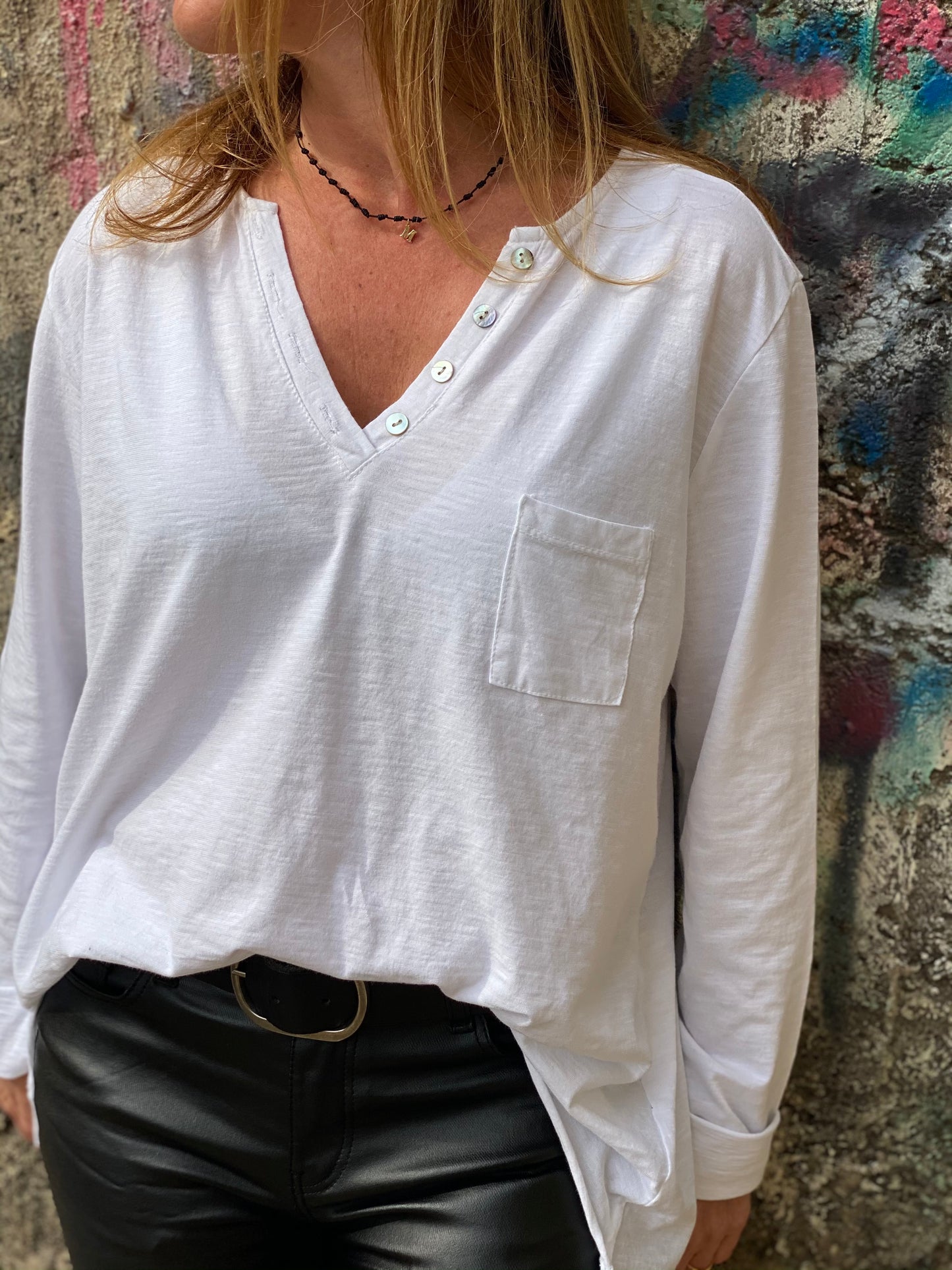 Camiseta larga con botones blanca