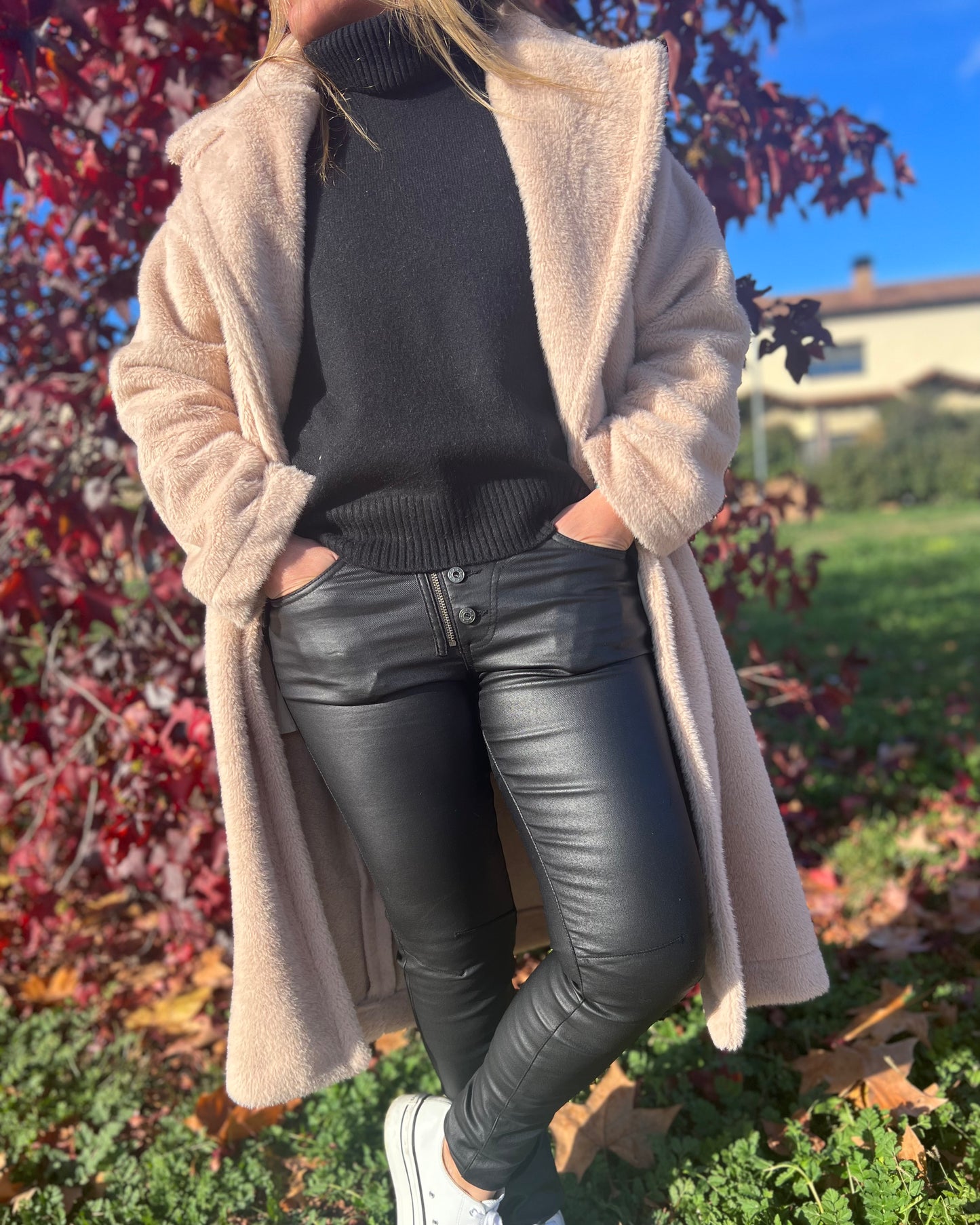 Abrigo efecto pelo beige