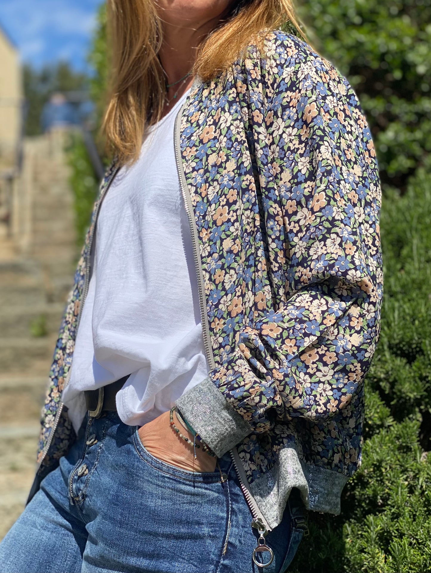 Bomber estampado flores azul