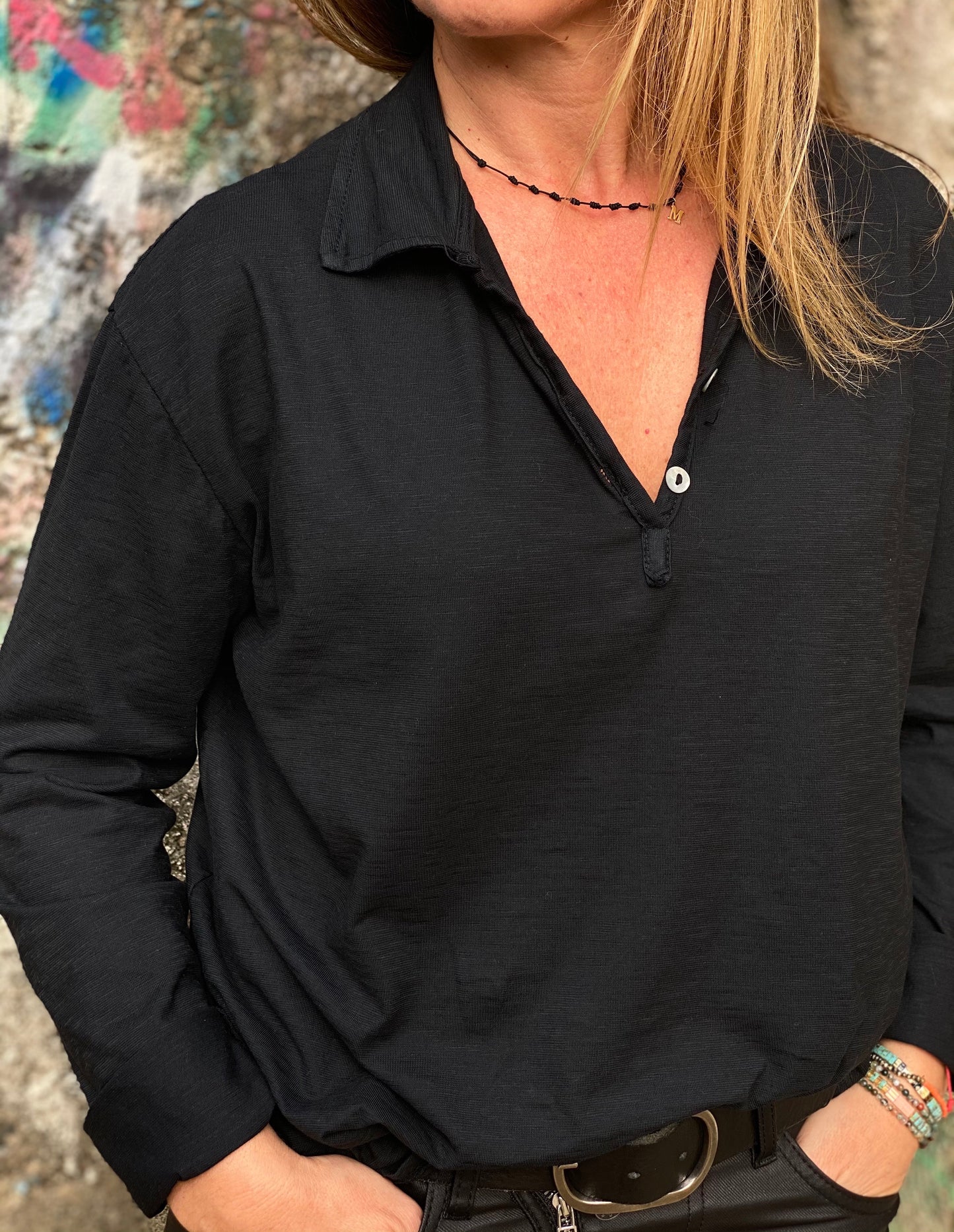 Camiseta cuello polo negro