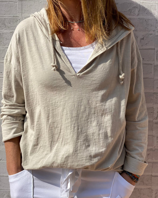 Camiseta capucha beige