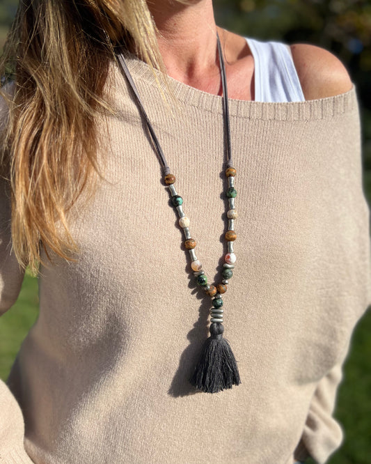 Collar borla gris antracita