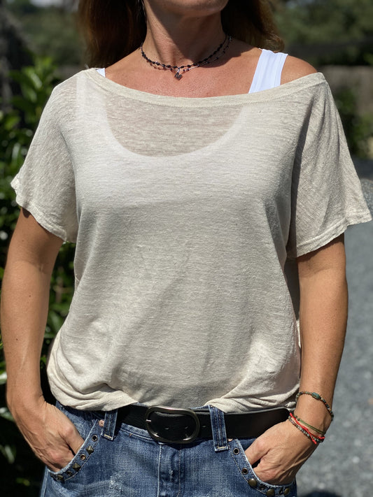 Básica manga corta cuello barco lino beige