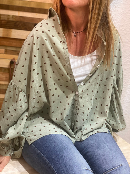 Camisa corazones verde