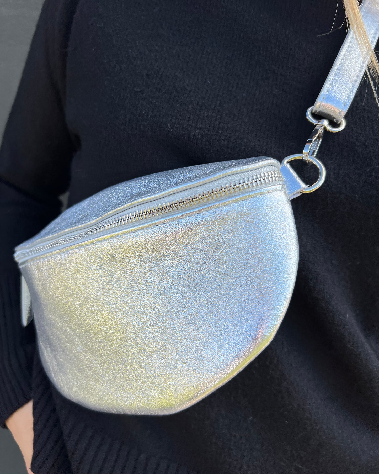 Bolso riñonera medium plata