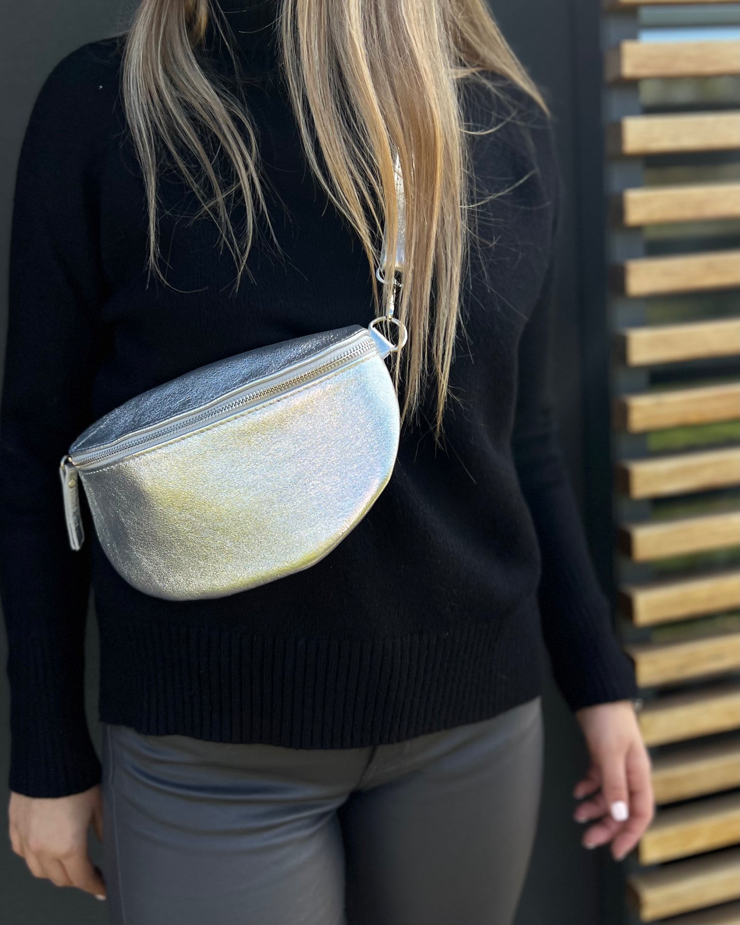 Bolso riñonera medium plata